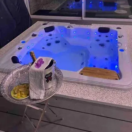 Koh Samet Siam Manahakhon & *