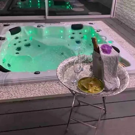 Koh Samet Siam Manahakhon & Apartman Rieux-de-Pelleport