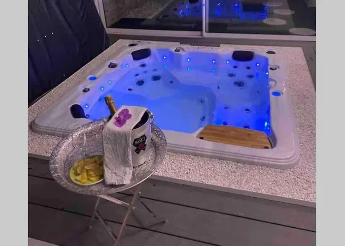 Koh Samet Siam Manahakhon & *