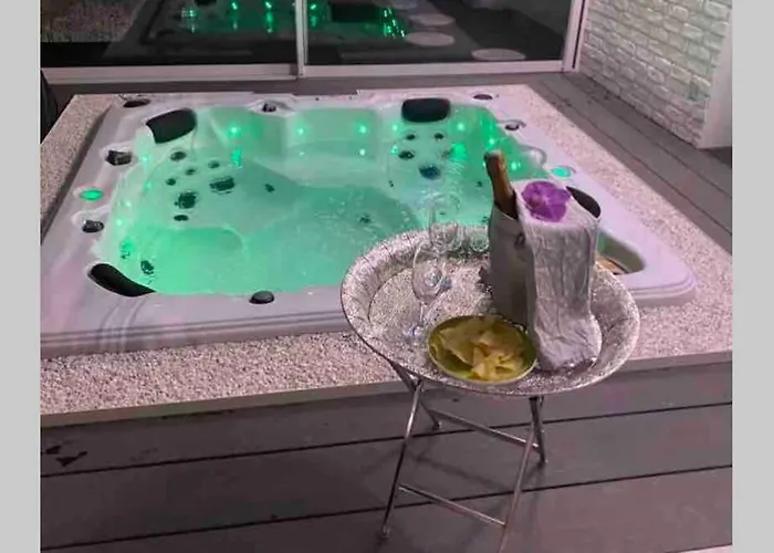 Koh Samet Siam Manahakhon & Apartmán Rieux-de-Pelleport